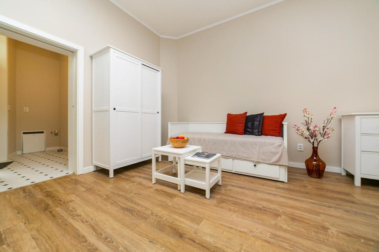 New Studio 3 - Self Check In, Parking Possible, Weekend Free Parking Bratislava Bagian luar foto